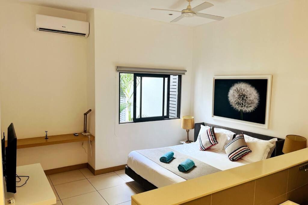 Latitude Luxury Seafront Suite Rivière Noire Esterno foto