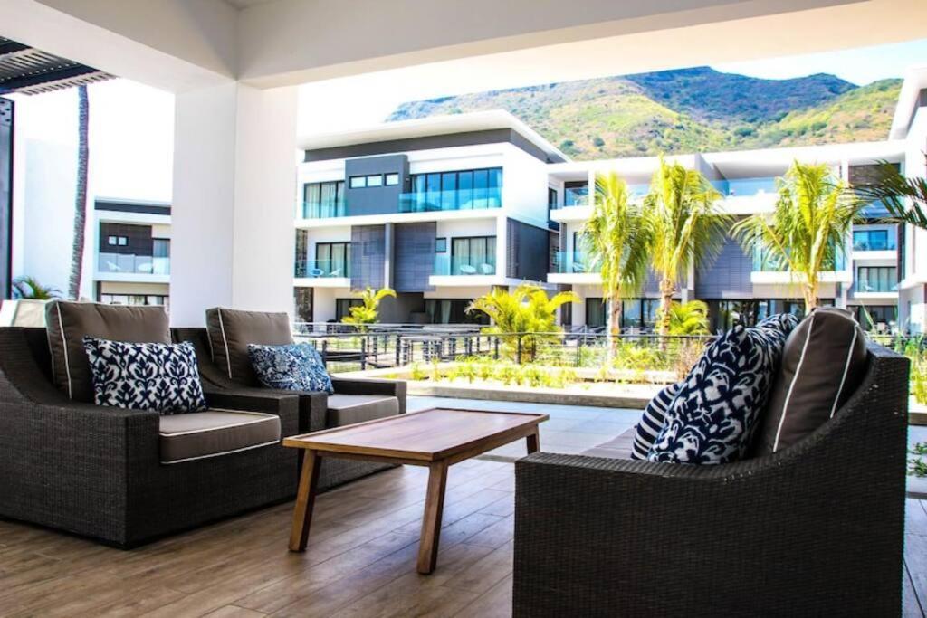 Latitude Luxury Seafront Suite Rivière Noire Esterno foto