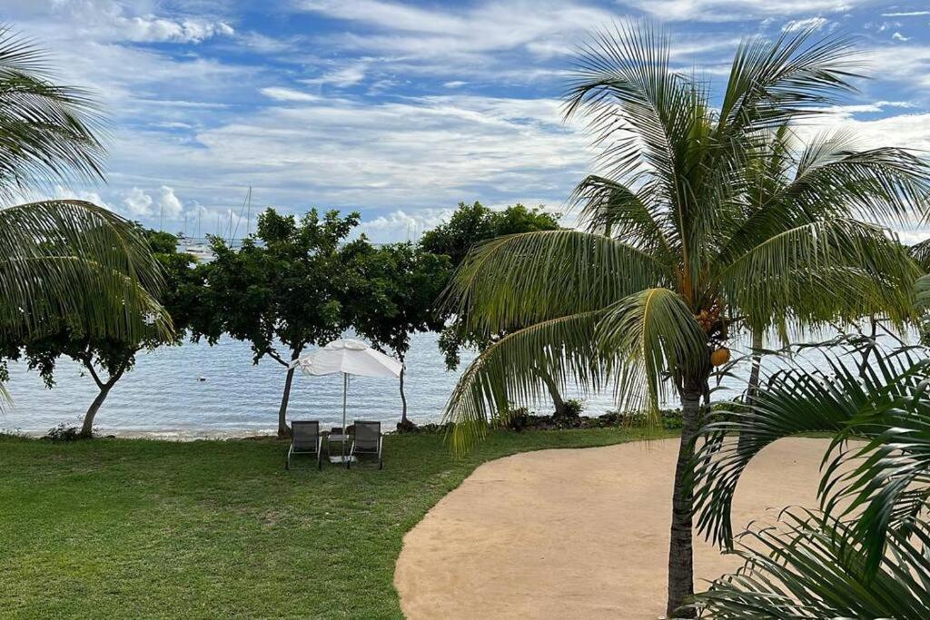Latitude Luxury Seafront Suite Rivière Noire Esterno foto