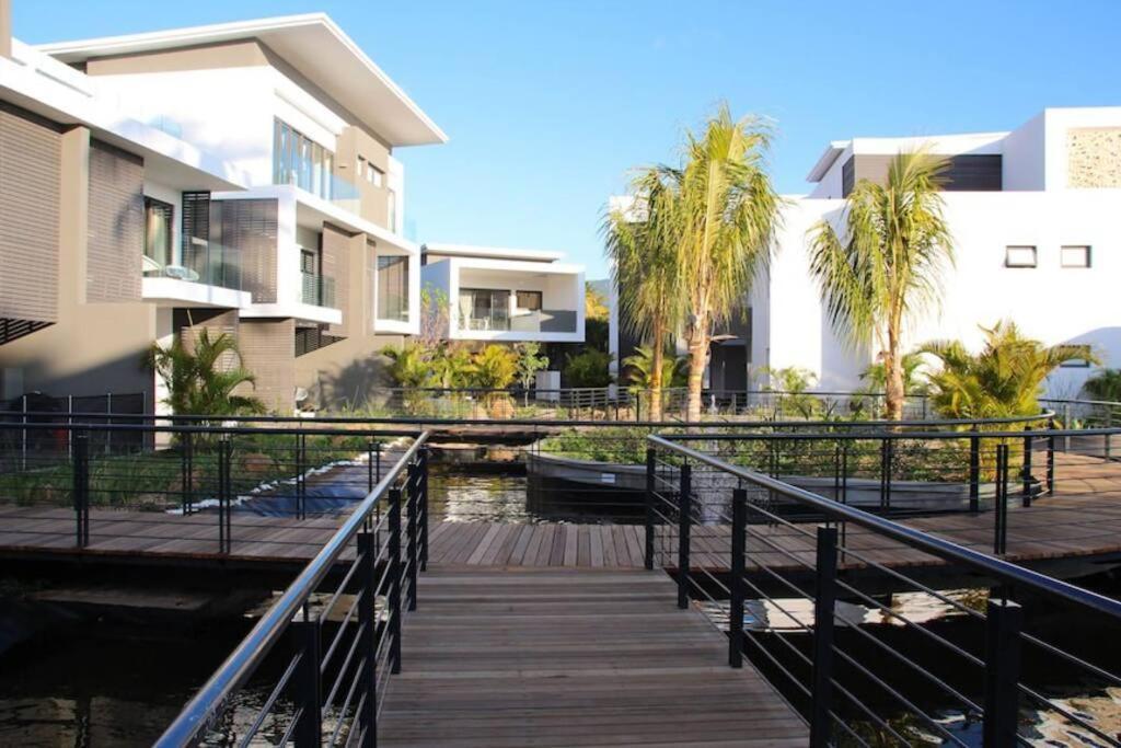 Latitude Luxury Seafront Suite Rivière Noire Esterno foto