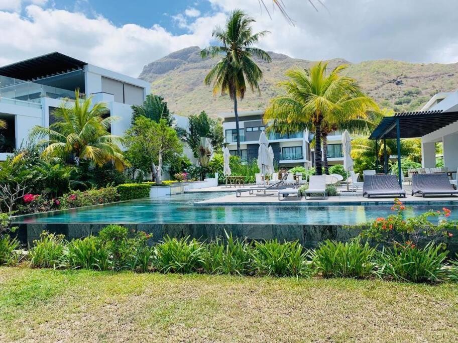 Latitude Luxury Seafront Suite Rivière Noire Esterno foto